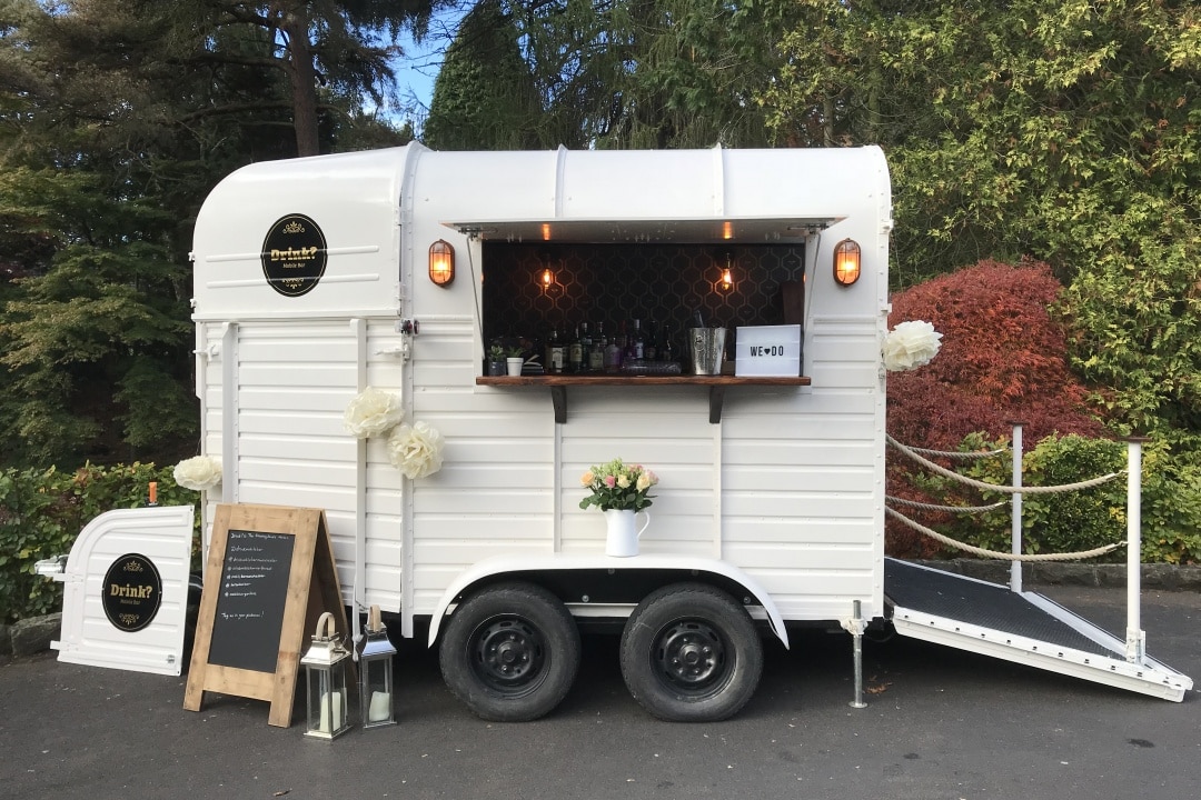 Vintage Horsebox Mobile bar serving Coffee, Alcholic Drings, Prosecco